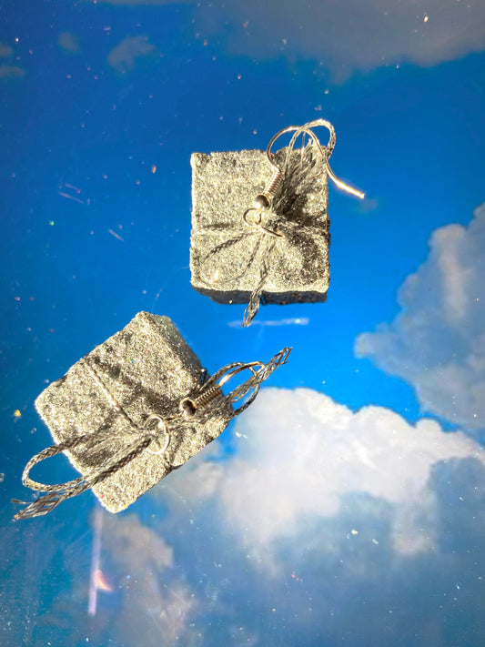 mini present earrings in many colors